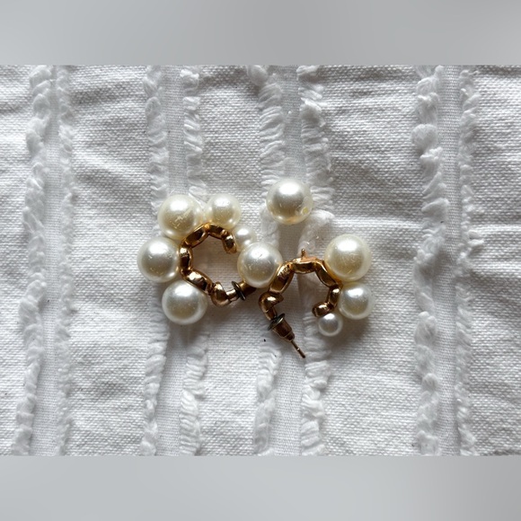 Women’s velvet blue travel jewelry bag with two pairs of women’s earrings - Picture 4 of 5